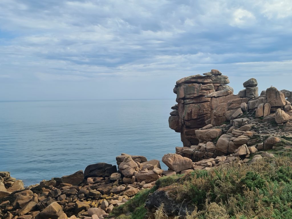 Les amas rocheux de la côte de granit rose en Bretagne