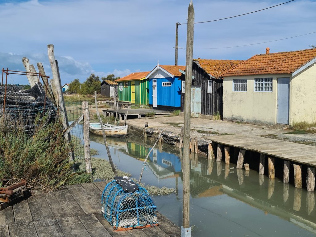 Les cabanes colorées des ostréiculteurs sur l'île d'Oléron