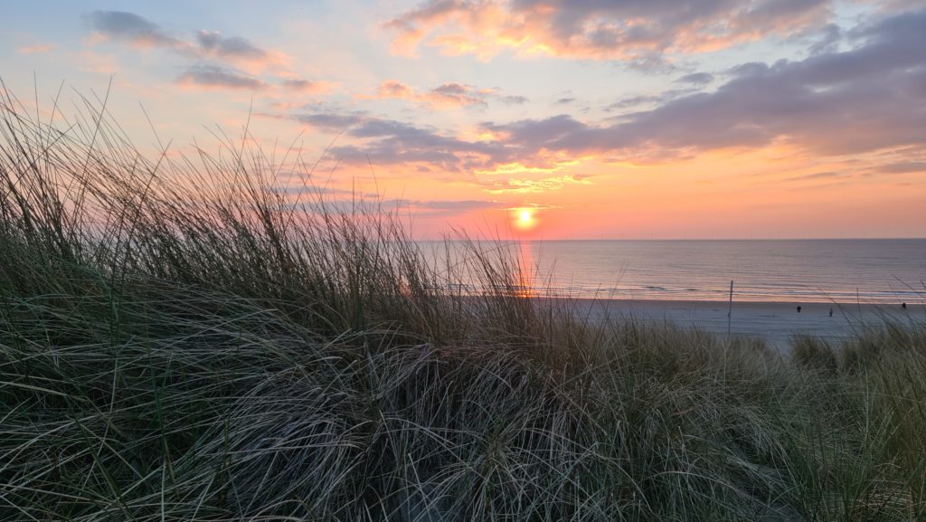Coucher de soleil sur les plages du Nord des Pays-Bas